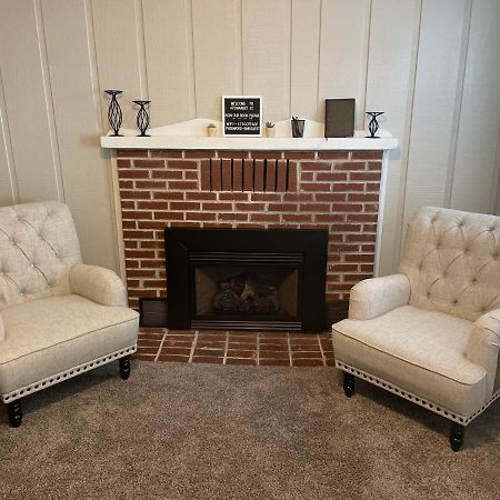 Downtown 2 Bedroom Cottage, Sleeps 6, Walking Distance To Honeywell, Downtown Restaurants, Shopping Wabash Zewnętrze zdjęcie