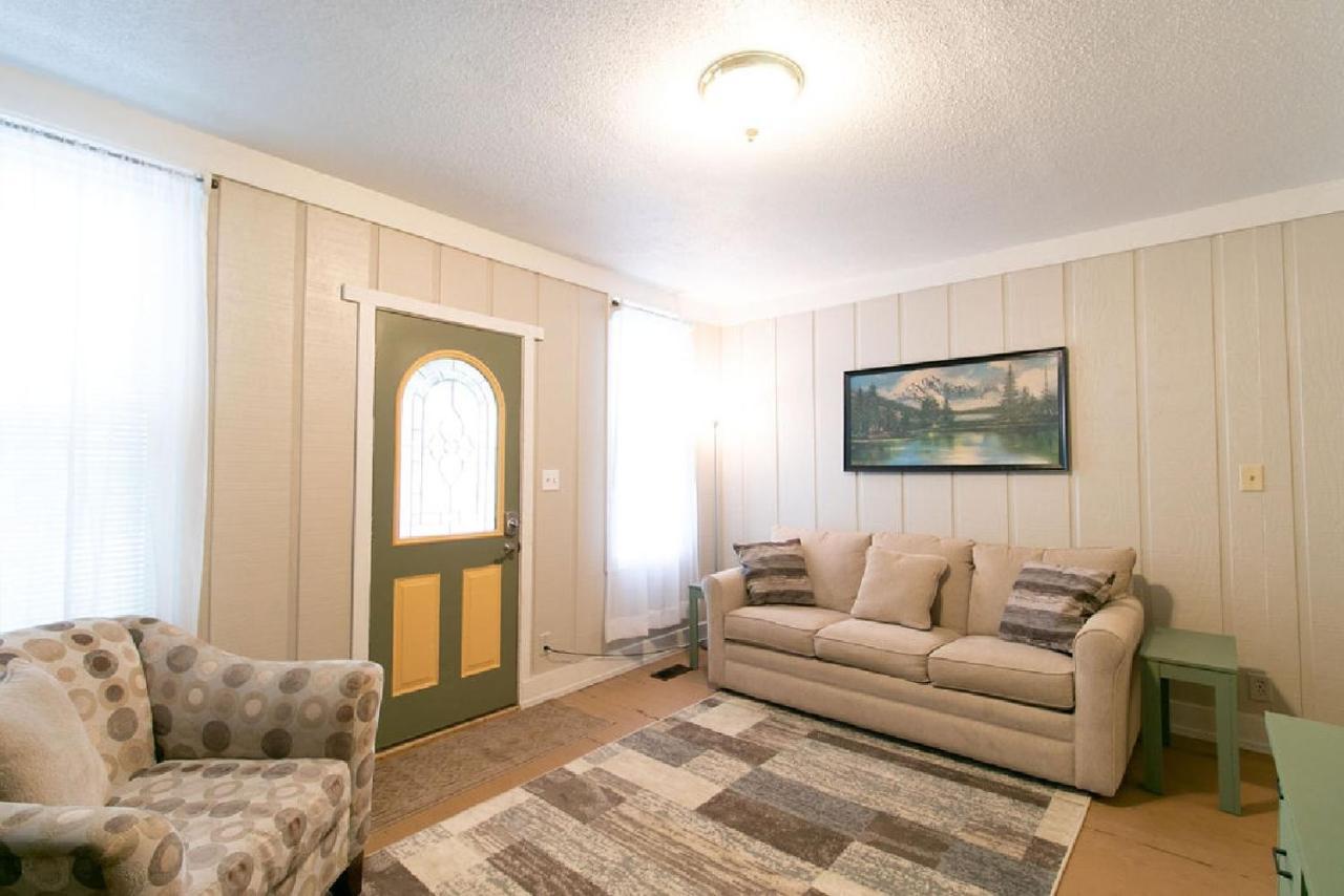 Downtown 2 Bedroom Cottage, Sleeps 6, Walking Distance To Honeywell, Downtown Restaurants, Shopping Wabash Zewnętrze zdjęcie