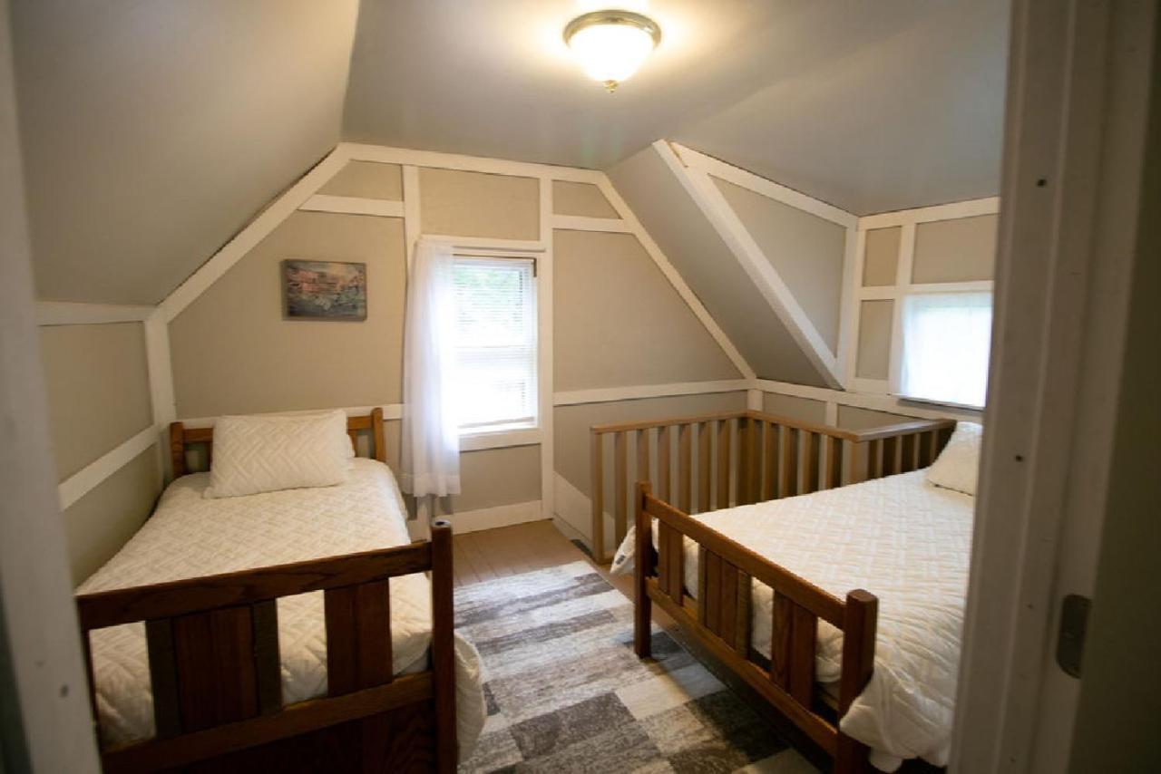 Downtown 2 Bedroom Cottage, Sleeps 6, Walking Distance To Honeywell, Downtown Restaurants, Shopping Wabash Zewnętrze zdjęcie