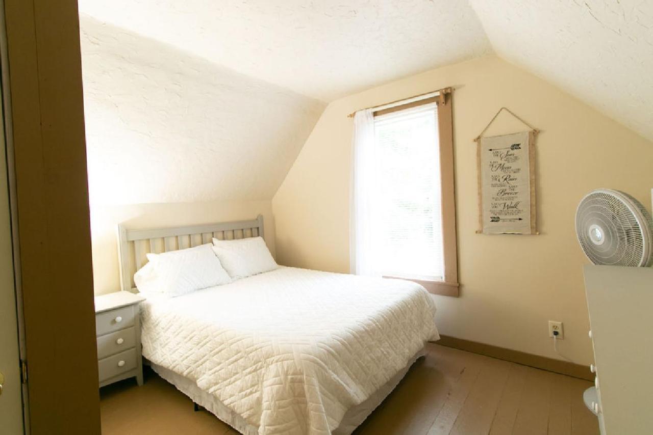Downtown 2 Bedroom Cottage, Sleeps 6, Walking Distance To Honeywell, Downtown Restaurants, Shopping Wabash Zewnętrze zdjęcie