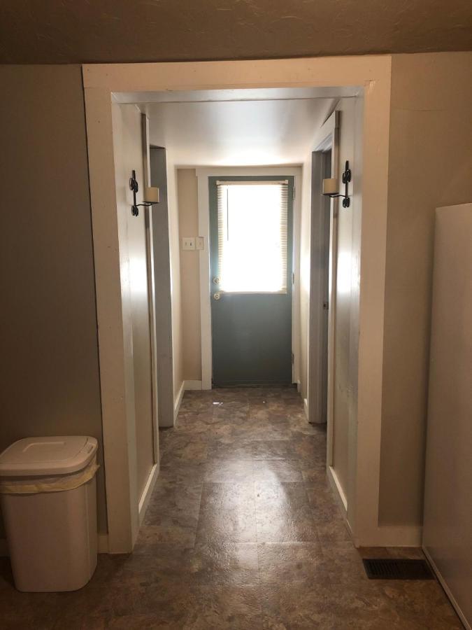 Downtown 2 Bedroom Cottage, Sleeps 6, Walking Distance To Honeywell, Downtown Restaurants, Shopping Wabash Zewnętrze zdjęcie