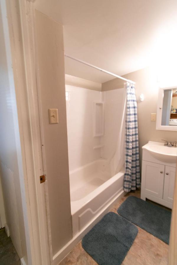 Downtown 2 Bedroom Cottage, Sleeps 6, Walking Distance To Honeywell, Downtown Restaurants, Shopping Wabash Zewnętrze zdjęcie