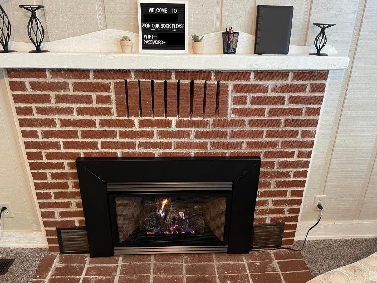Downtown 2 Bedroom Cottage, Sleeps 6, Walking Distance To Honeywell, Downtown Restaurants, Shopping Wabash Zewnętrze zdjęcie